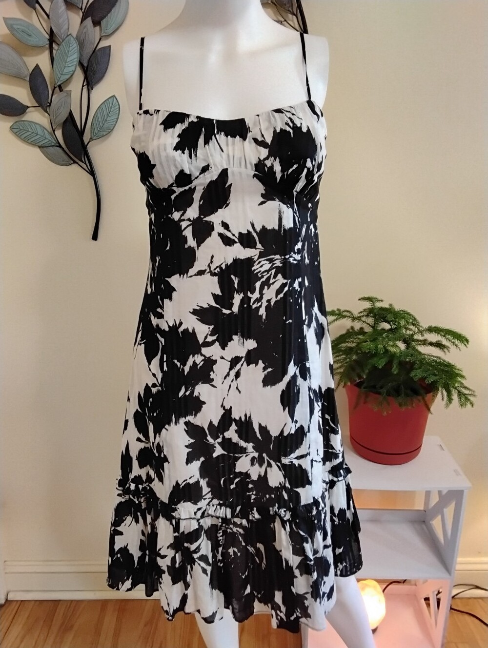 Ann Taylor LOFT Black & White Striped Floral Knee-Length Dress – Size 0